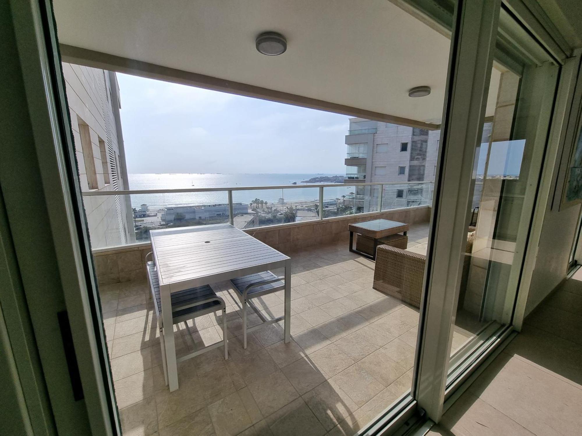 Beachfront Gallery Акко Номер фото