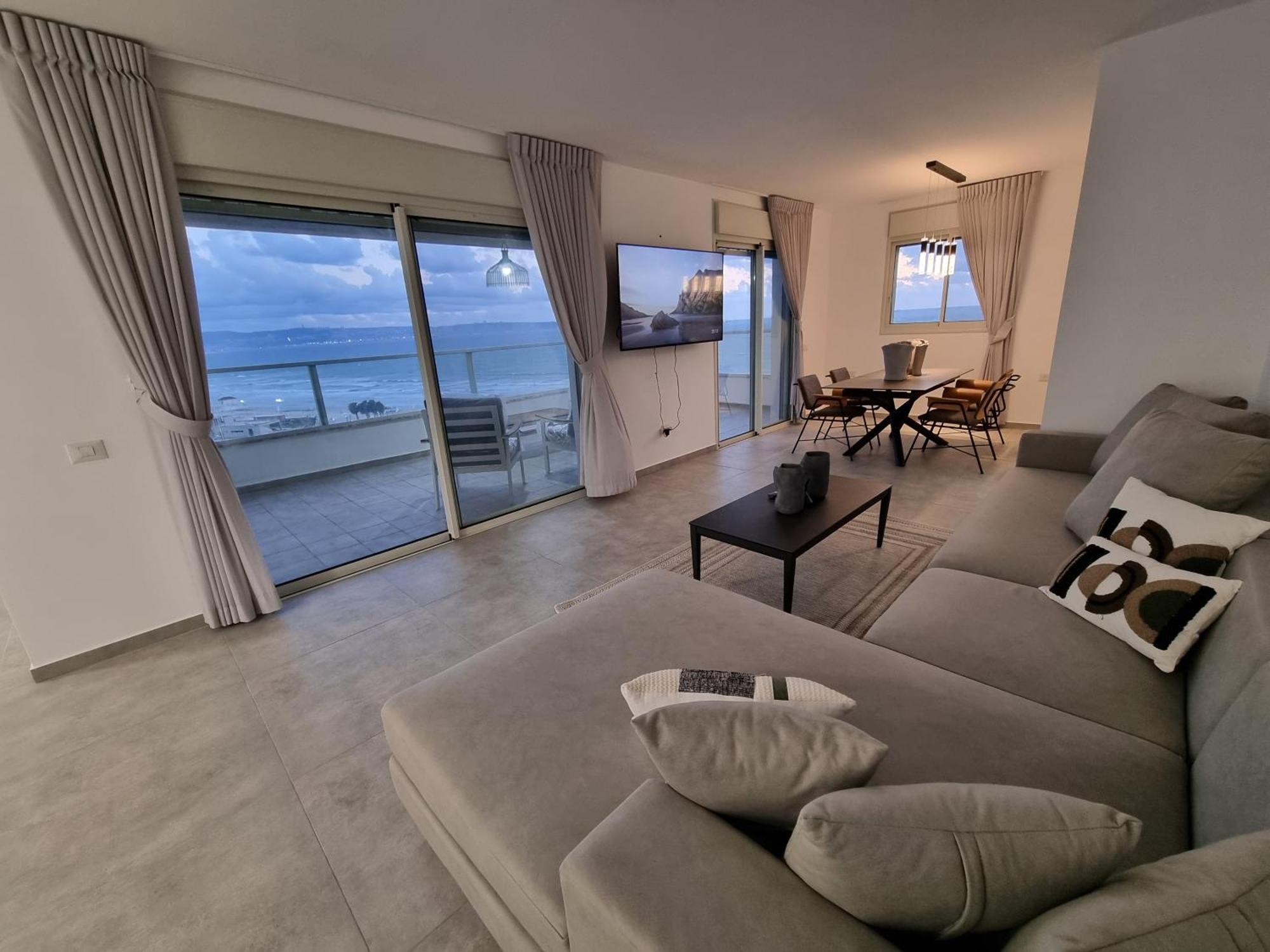 Beachfront Gallery Акко Номер фото