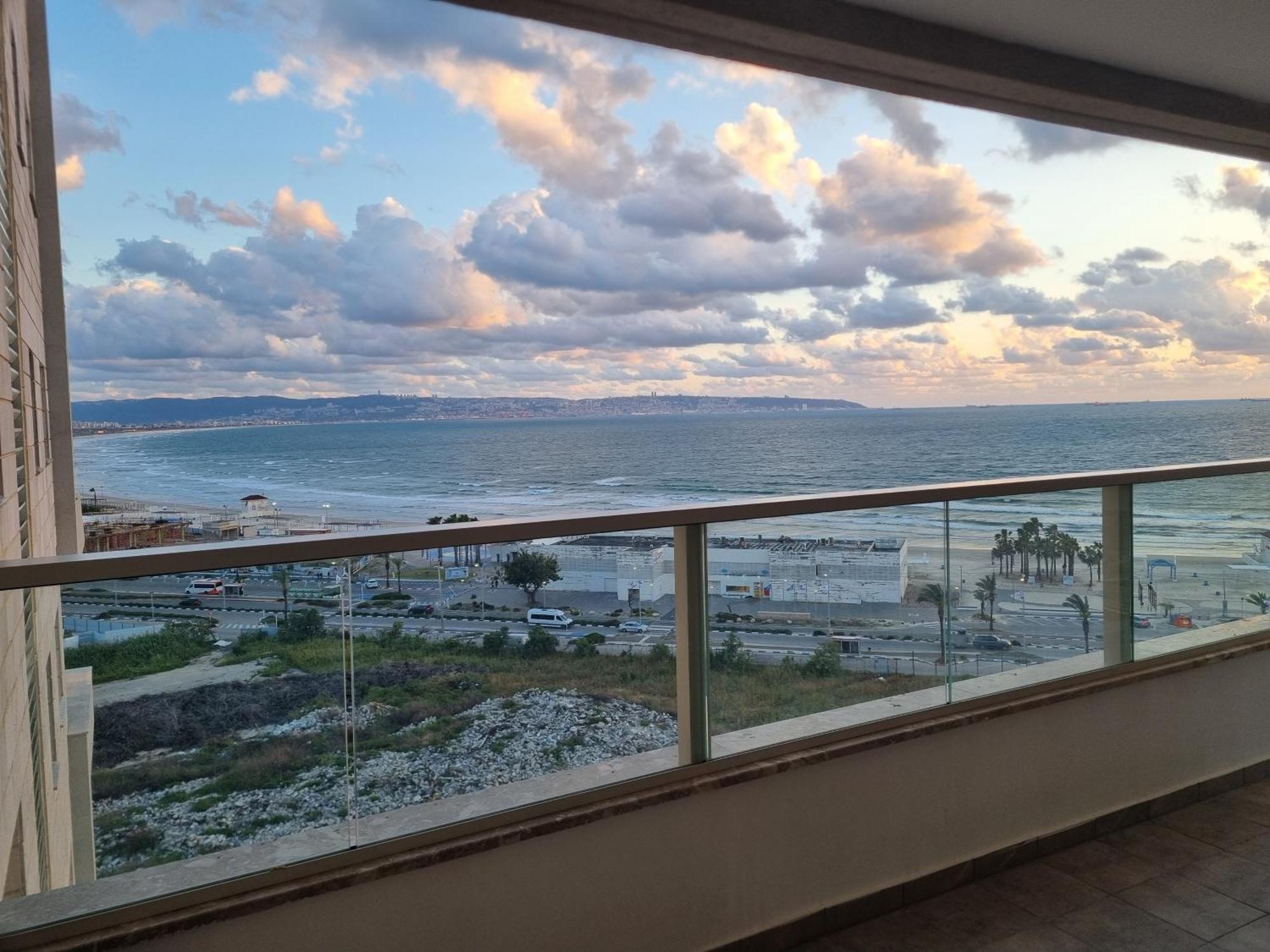 Beachfront Gallery Акко Экстерьер фото